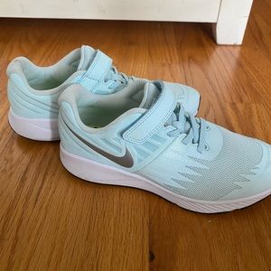 Worn once. Blue Nike Run Girls 3Y